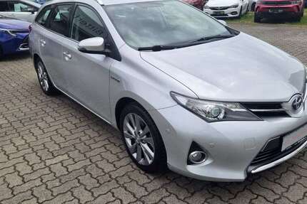 Toyota Auris 158.332 km 8.990 &euro; Halle 06130