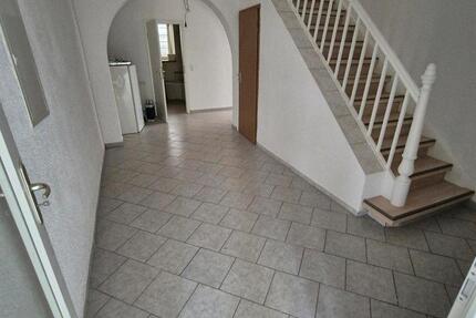 kleines Haus zu vermieten mit Küche 3 zimmer