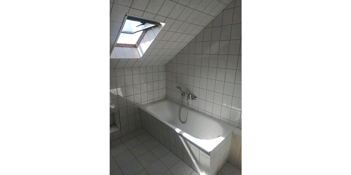 Dachgeschoßwohnung Halle (Saale) Büschdorf - 2.5 Zimmer, 47 m&sup2;, 380&euro; | Angebot:25829205