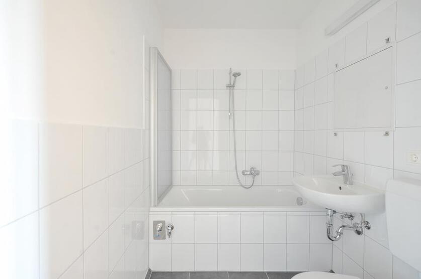 Wir sanieren für Sie - ab Februar verfügbar! zimmer