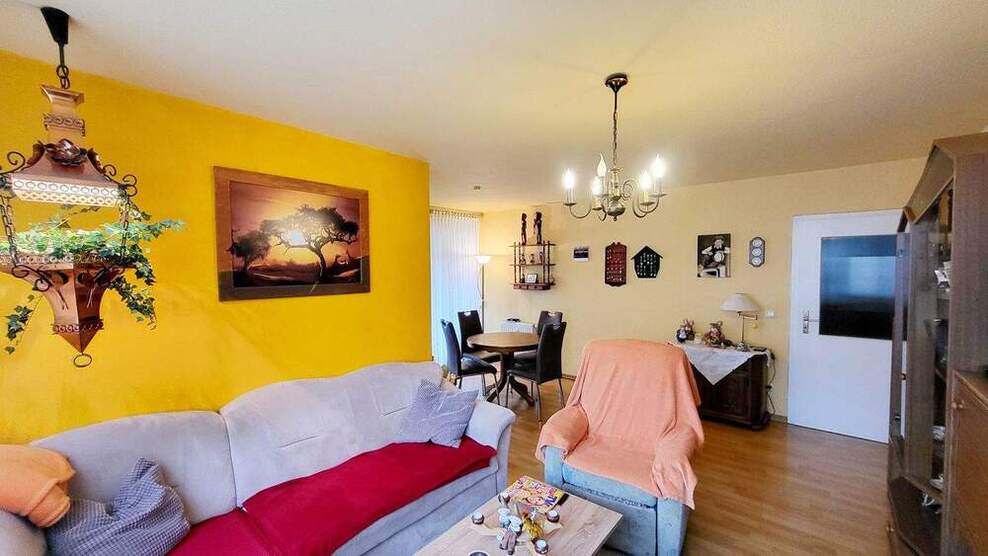 4-Raum-Wohnungruhige SiedlungGarage in TiefgarageBalkonInvestment!