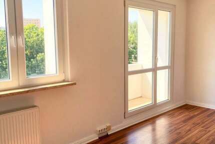 Wohnung Halle (Saale) Halle-Neustadt - 3 Zimmer, 57 m&sup2;, 339&euro; | Angebot:27083009