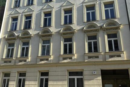 Altbau mit Hof zimmer