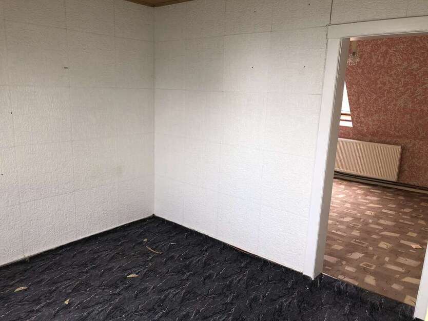 ++Doppelhaushälfte mit Entwicklungspotential in Döllnitz++ 7 zimmer