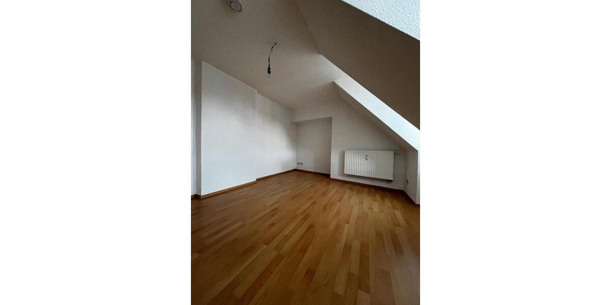 Dachgeschoßwohnung Querfurt - 2.5 Zimmer, 74 m&sup2;, 407&euro; | Angebot:25979197