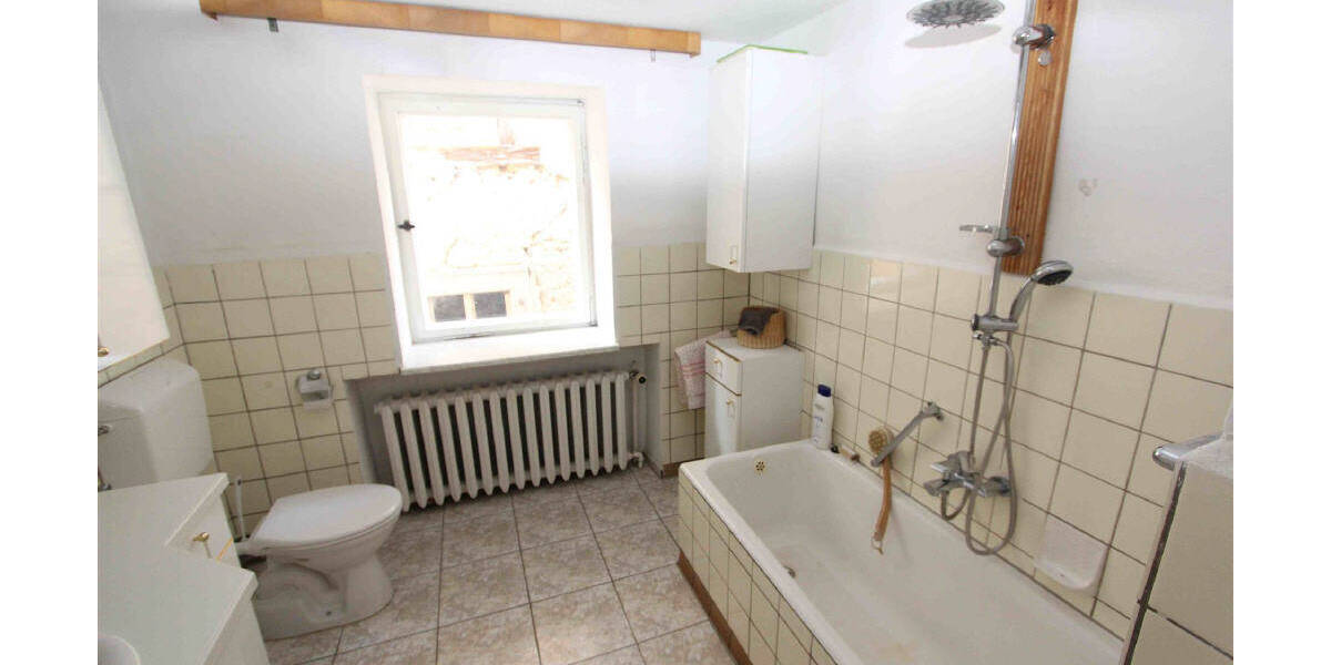 Einfamilienhaus Querfurt-Weißenschirmbach Weißenschirmbach - 4 Zimmer, 135 m&sup2;, 89.000&euro; | Angebot:25772199