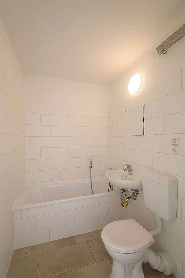 Wohnung zum Mieten in Halle (Saale) 211,57 € 31.53 m²