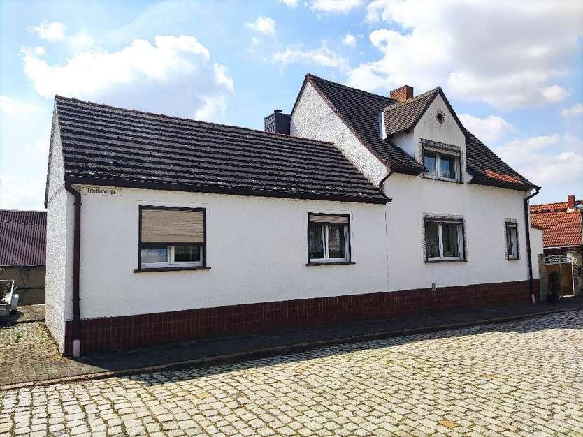 Haus zum Kaufen in Stöbnitz 125.000 € 140 m²
