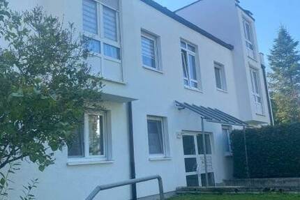 Ruhig gelegene Wohnung mit Balkon und wundervollem Blick ins Grüne!