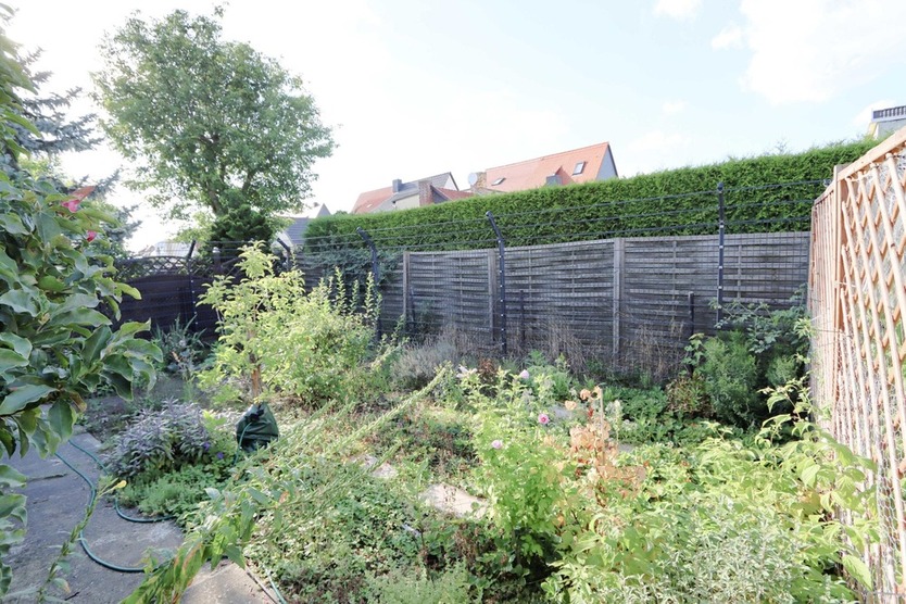 Zweifamilienhaus mit 2 getrennten Wohneinheiten - Garten - Nebengelass 7 zimmer