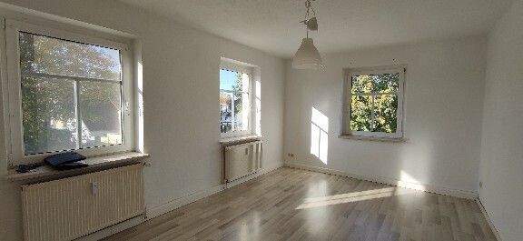 Etagenwohnung Schkopau Lochau - 3 Zimmer, 80 m&sup2;, 640&euro; | Angebot:25372345