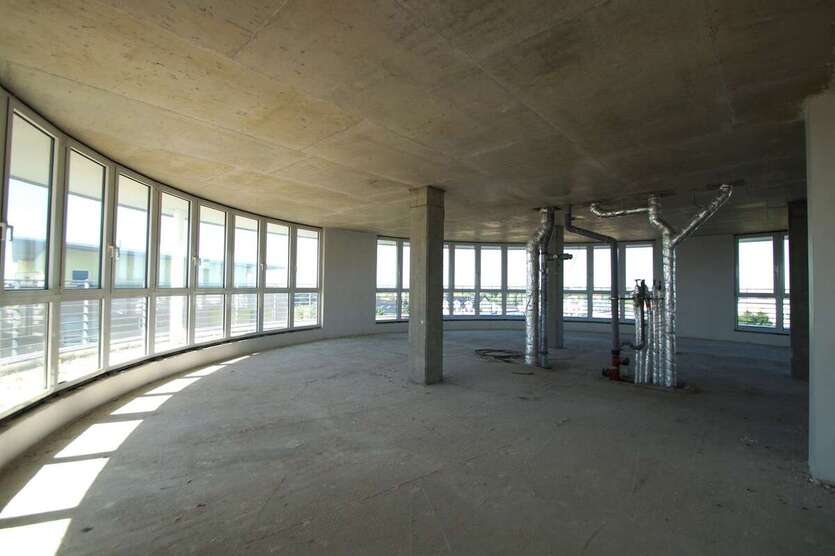 Individuell gestaltbare Bürofläche am Flughafen: Mit Balkon und viel Tageslicht zimmer