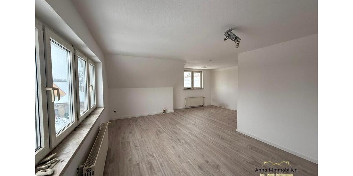 Dachgeschoßwohnung Südliches Anhalt - 3 Zimmer, 56 m&sup2;, 315&euro; | Angebot:24690924