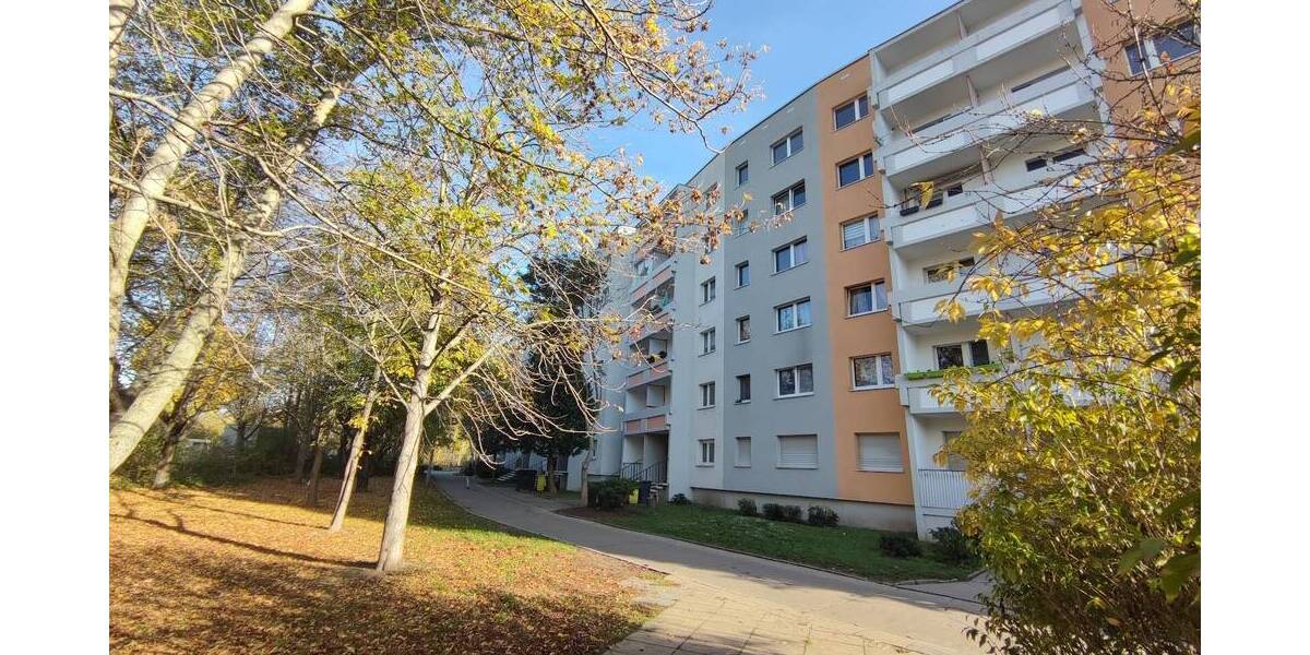 Etagenwohnung Halle (Saale) Südliche Neustadt - 5 Zimmer, 100 m&sup2;, 555&euro; | Angebot:26402382