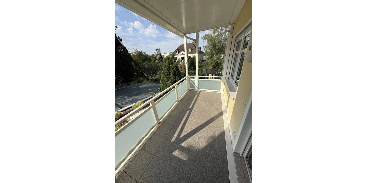 Exklusive Dreiraumwohnung mit Einbauküche im Süden von Halle 3 zimmer