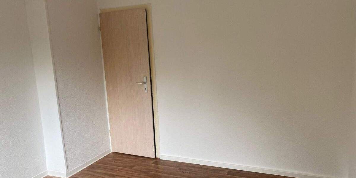 Zimmer Halle (Saale) Nördliche Neustadt - 3 Zimmer, 57 m&sup2;, 345&euro; | Angebot:25909343