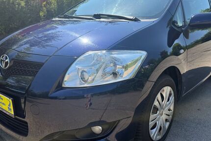 Toyota Auris 99.000 km 4.999 &euro; Halle-Neustadt 06124