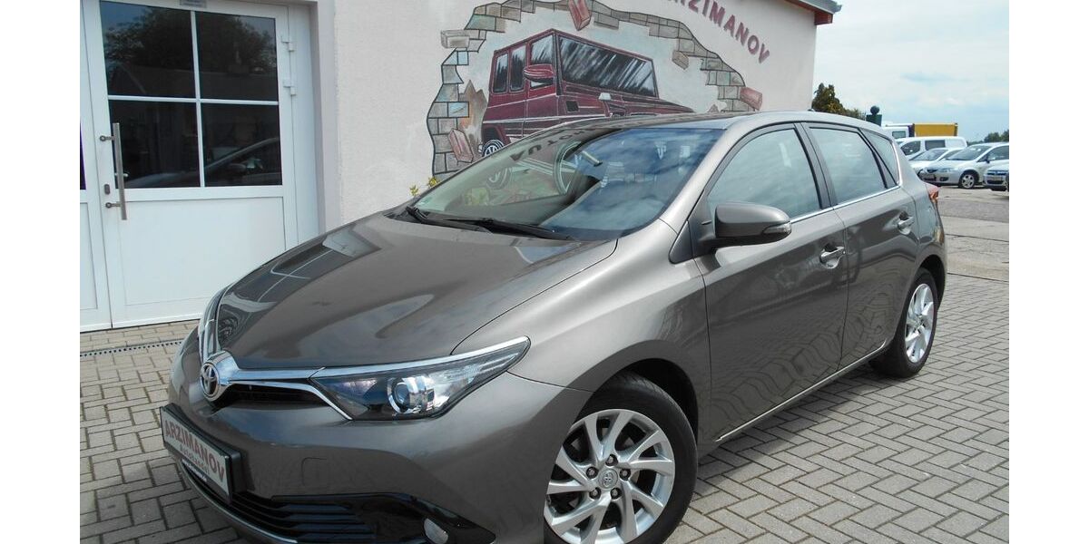 Toyota Auris 104.147 km 12.790 &euro; Markranstädt OT Quesitz 04420