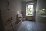 2-Zi-Wohnung, wunderschönes EckwohnZimmer, Laminat, Badewanne