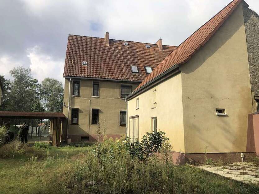 ++Doppelhaushälfte mit Entwicklungspotential in Döllnitz++ 7 zimmer