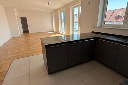 Modernes Penthouse mit EBK und sonniger Terrasse