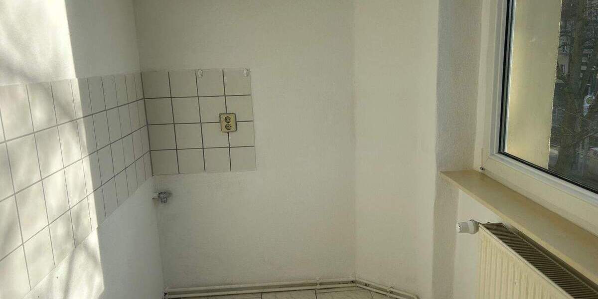 Zimmer Halle (Saale) Damaschkestraße - 2 Zimmer, 49 m&sup2;, 400&euro; | Angebot:25996372