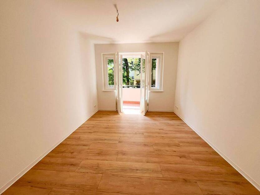 Neu sanierte 3-Raum-Wohnung mit Balkon in ruhiger Seitenstraße