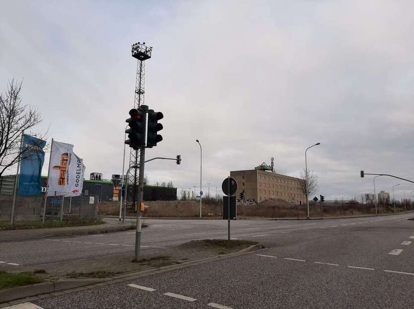 + Baugrundstück mit Altbau in Halle + nahe gelegen an der A143 + zimmer