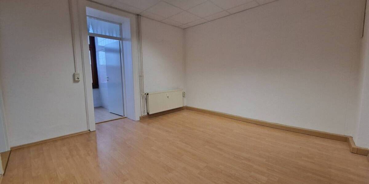 Etagenwohnung Bitterfeld-Wolfen Bitterfeld - 2 Zimmer, 70 m&sup2;, 470&euro; | Angebot:25708992