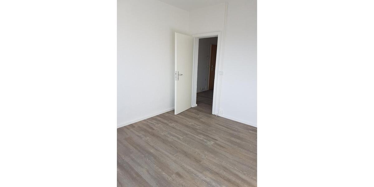 Etagenwohnung Halle (Saale) Halle-Neustadt - 4 Zimmer, 65 m&sup2;, 345&euro; | Angebot:24810975
