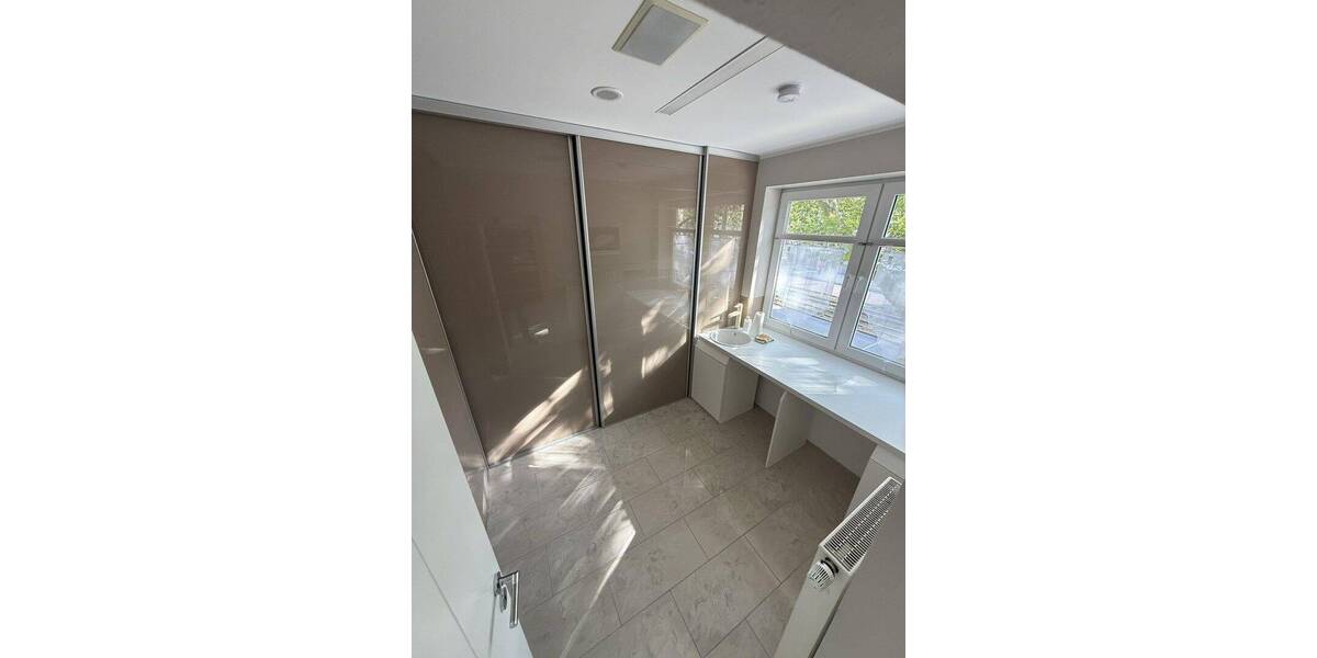 Exklusive Dreiraumwohnung mit Einbauküche im Süden von Halle 3 zimmer