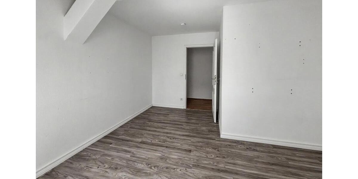 Dachgeschoßwohnung Halle (Saale) Am Wasserturm/Thaerviertel - 4 Zimmer, 103 m&sup2;, 285.000&euro; | Angebot:27096875