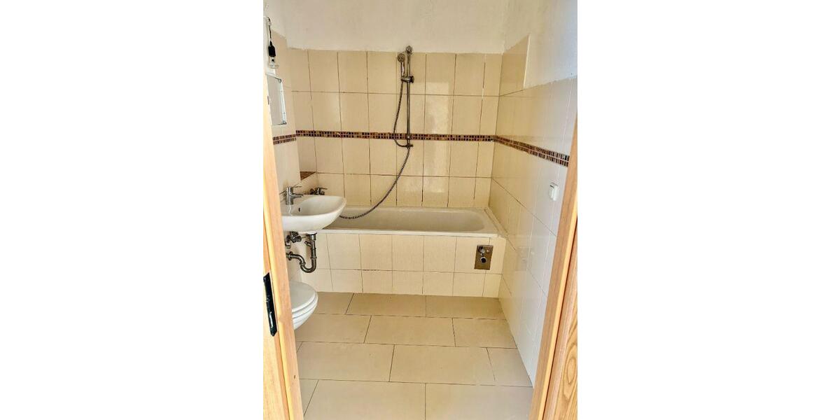 Etagenwohnung Halle (Saale) Halle-Neustadt - 4 Zimmer, 66 m&sup2;, 460&euro; | Angebot:23887517