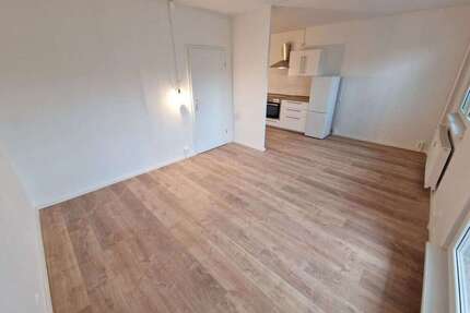 Wohnung zum Mieten in Halle 450 € 59 m²