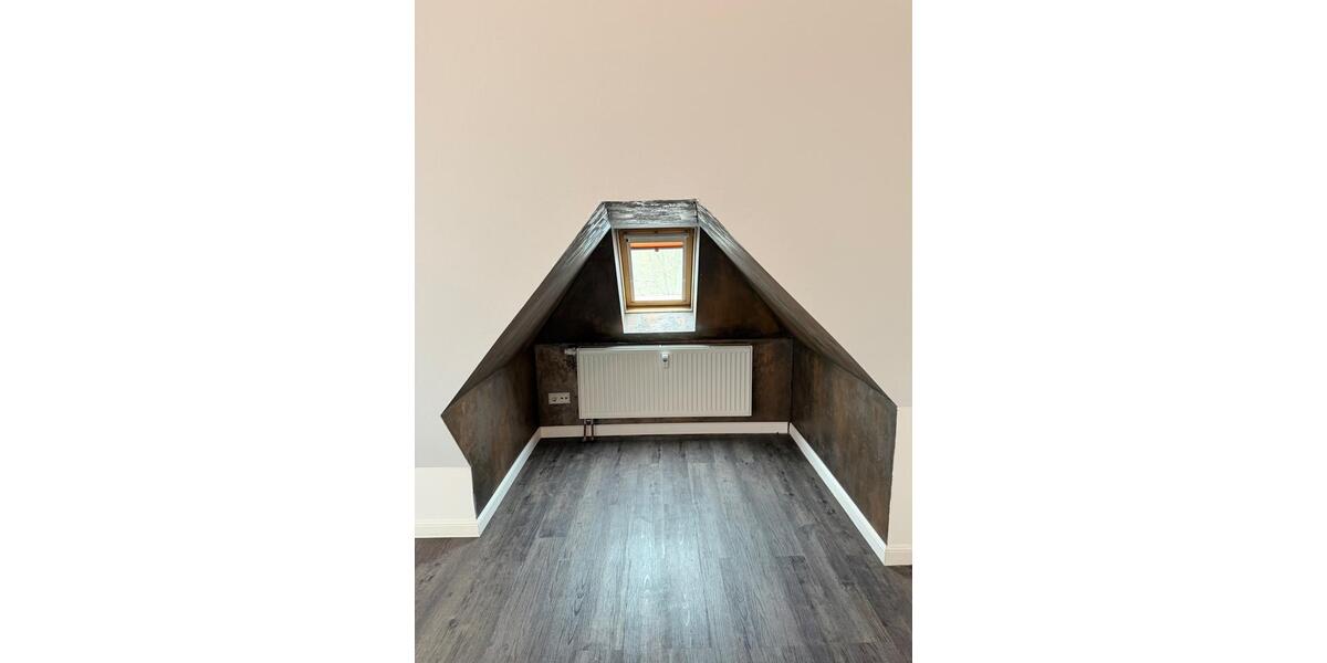 Dachgeschoßwohnung Bitterfeld-Wolfen Bitterfeld - 3 Zimmer, 70 m&sup2;, 650&euro; | Angebot:25588782