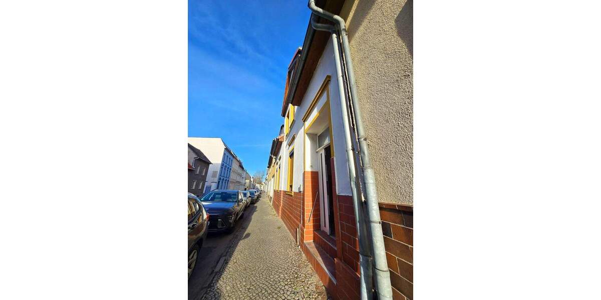 Reihenmittelhaus Köthen (Anhalt) Köthen - 7 Zimmer, 180 m&sup2;, 25.000&euro; | Angebot:25209942