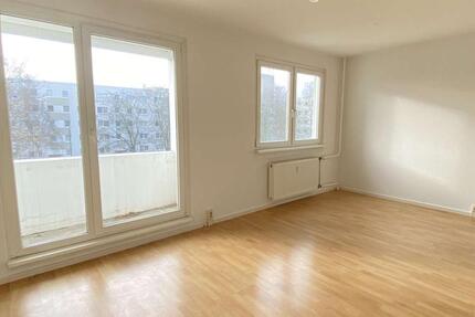 Wohnung Halle (Saale) Halle-Neustadt - 3 Zimmer, 57 m&sup2;, 339&euro; | Angebot:25990019