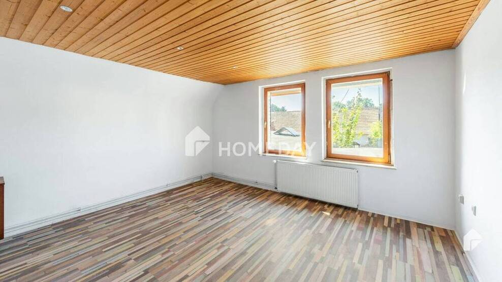 Gepflegte Doppelhaushälfte mit Innenhof, Nebengebäude und kleinem Gartenbereich