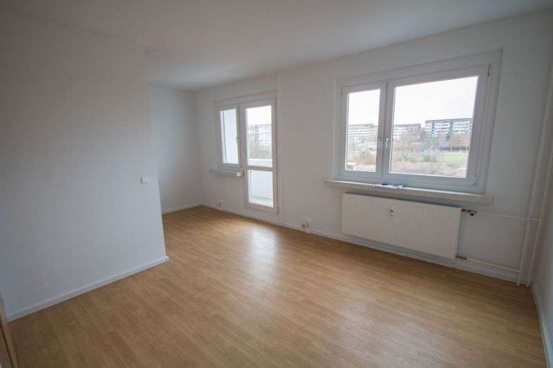 Wohnung zum Mieten in Halle (Saale) 277 € 30.72 m²