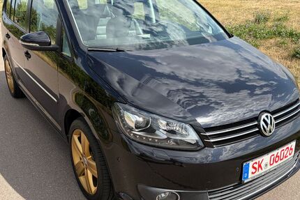 VW Touran 194.000 km 8.499 &euro; HALLE 06116