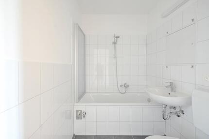 schick sanierte und helle 3 Zimmer mit Balkon ab August