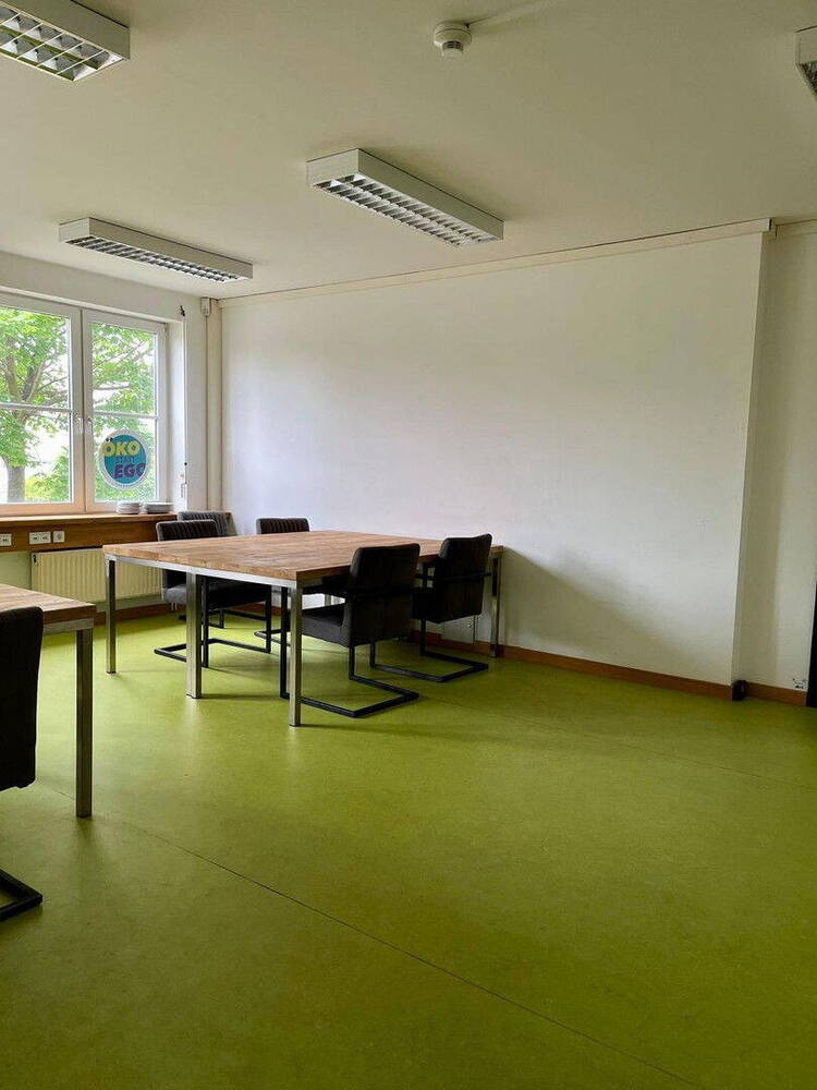 HALLE MIT KÜHLHALLE, HOCHREGALLAGER, BÜROS UND BESPRECHUNGSRAUM, TOP!