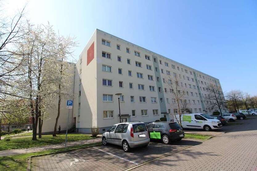 Wohnung zum Mieten in Halle (Saale) 321 € 56.25 m²