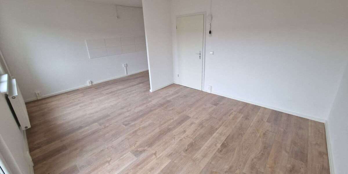 Etagenwohnung Halle Halle-Neustadt - 1 Zimmer, 38 m&sup2;, 300&euro; | Angebot:26891421