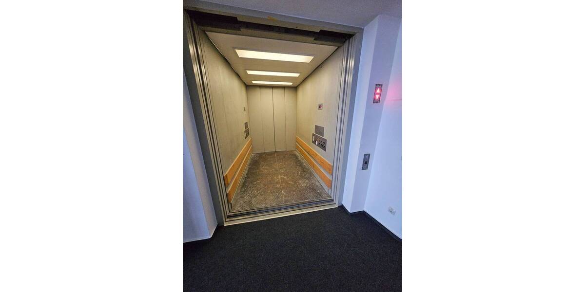 Gewerbeobjekt Halle Lutherplatz - 7 Zimmer, 908 m&sup2;, 9.536&euro; | Angebot:26029558