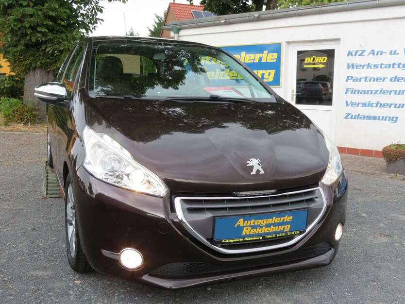 Peugeot 208 129.000 km 6.440 € Halle 06116