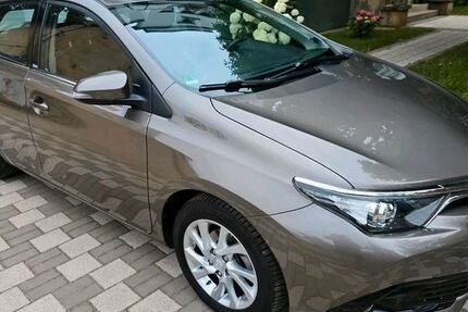 Toyota Auris 54.157 km 14.000 &euro; Köthen (Anhalt) 06366