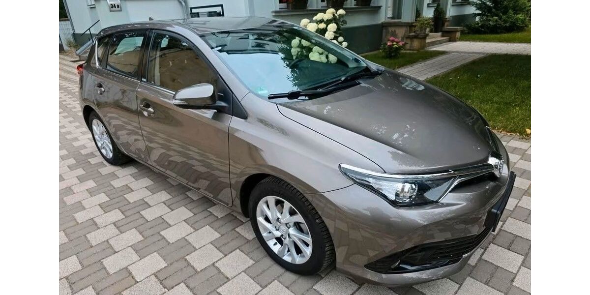 Toyota Auris 54.157 km 14.000 &euro; Köthen (Anhalt) 06366