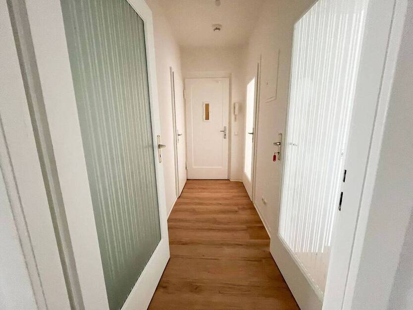 Neu sanierte 3-Raum-Wohnung mit Balkon in ruhiger Seitenstraße