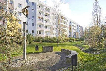 In der Herrichtung! Familienwohnung im Süden! 4 zimmer